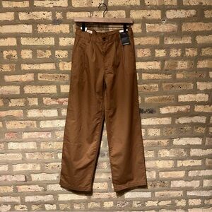 NWT Women’s Levi’s high rise pleated baggy pants; size 26